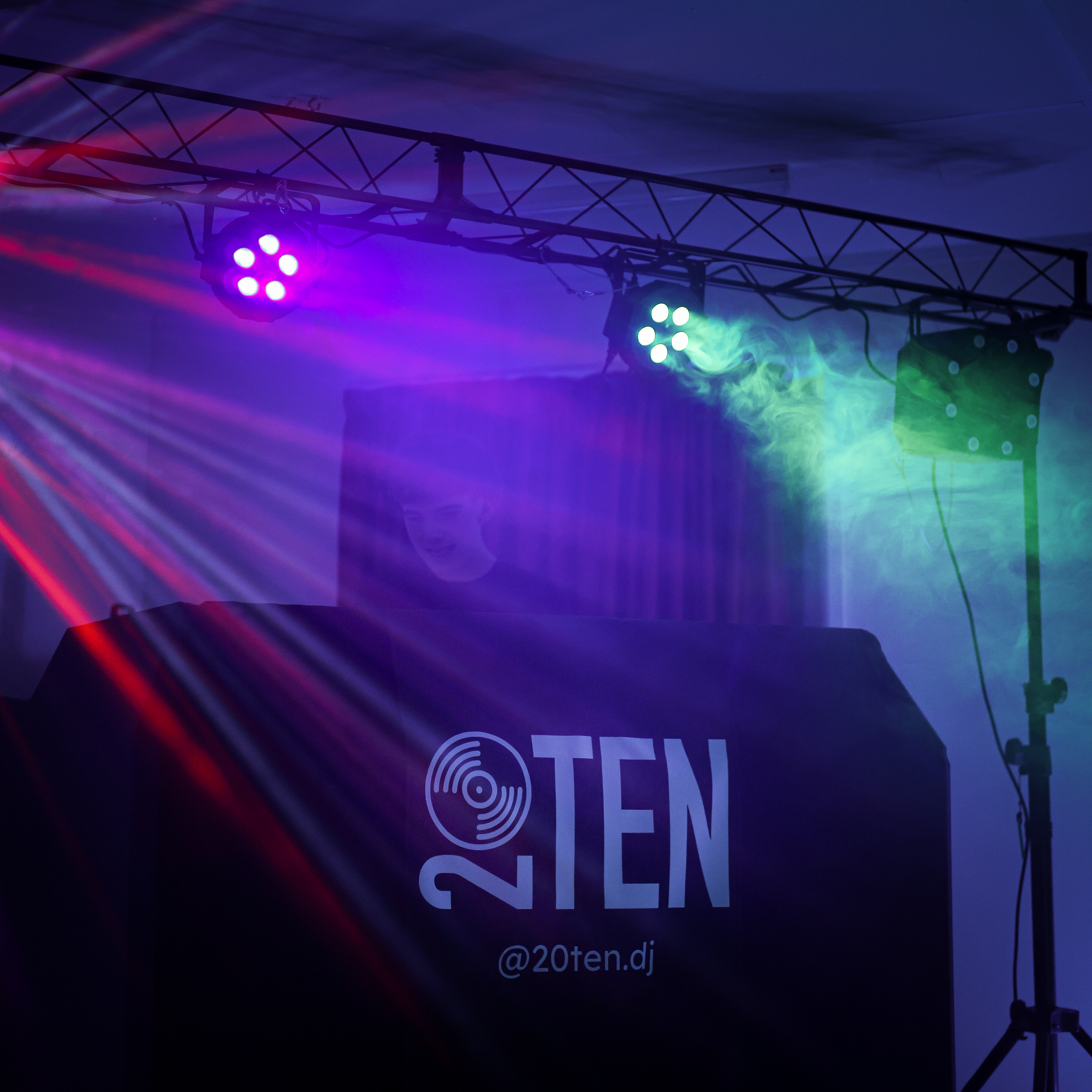 Immaculate modern wedding DJ booth and sound system setup by 20TEN DJ