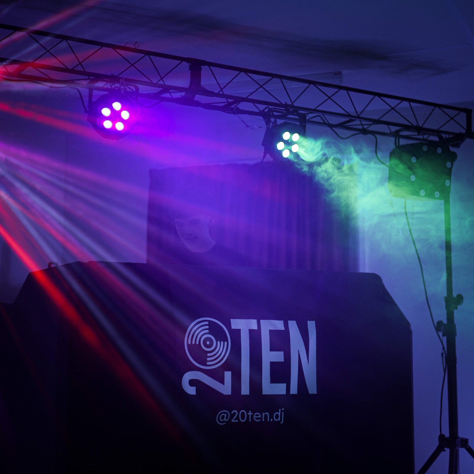 Immaculate modern wedding DJ booth and sound system setup by 20TEN DJ