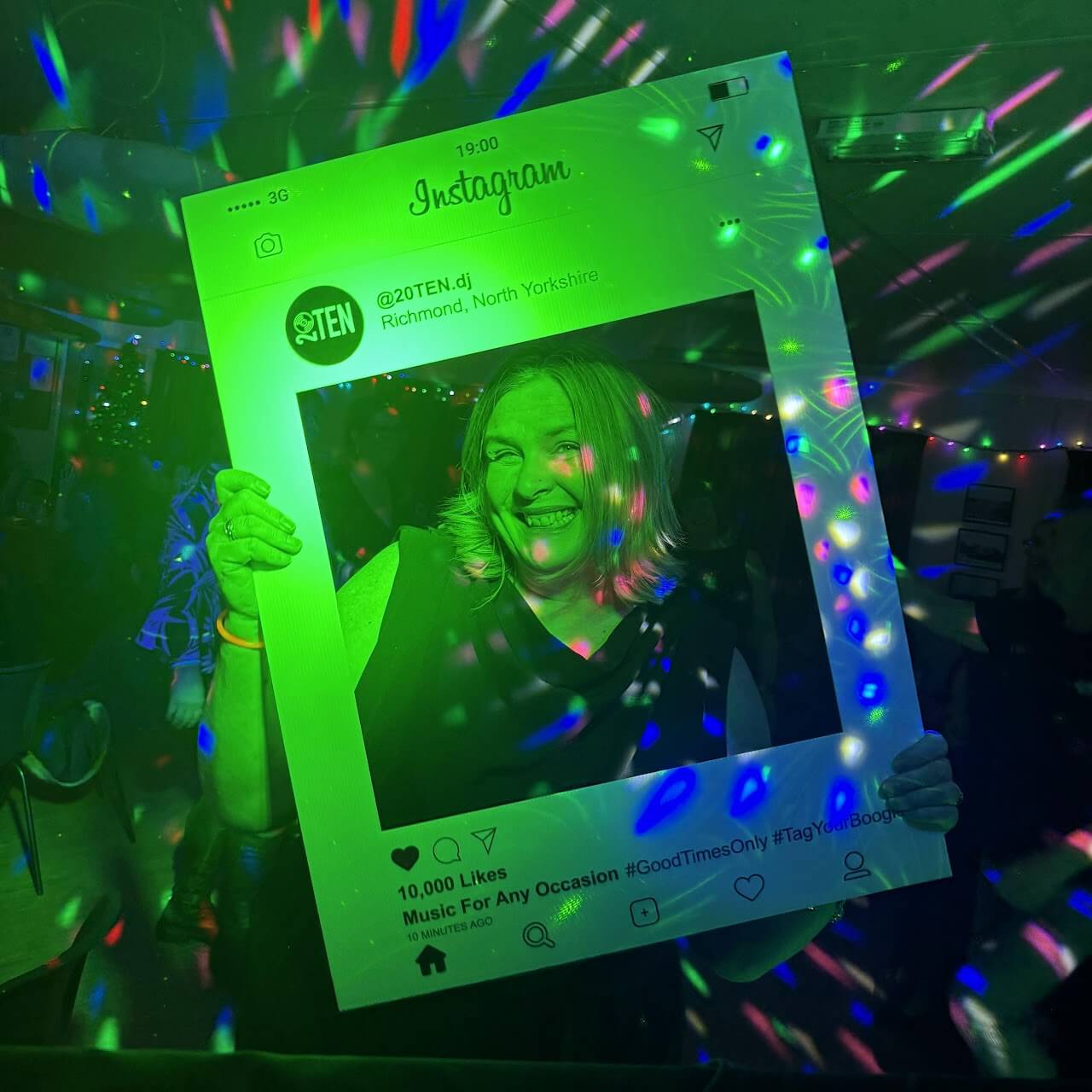 Incredible party atmosphere and dynamic lighting show by professional mobile DJ