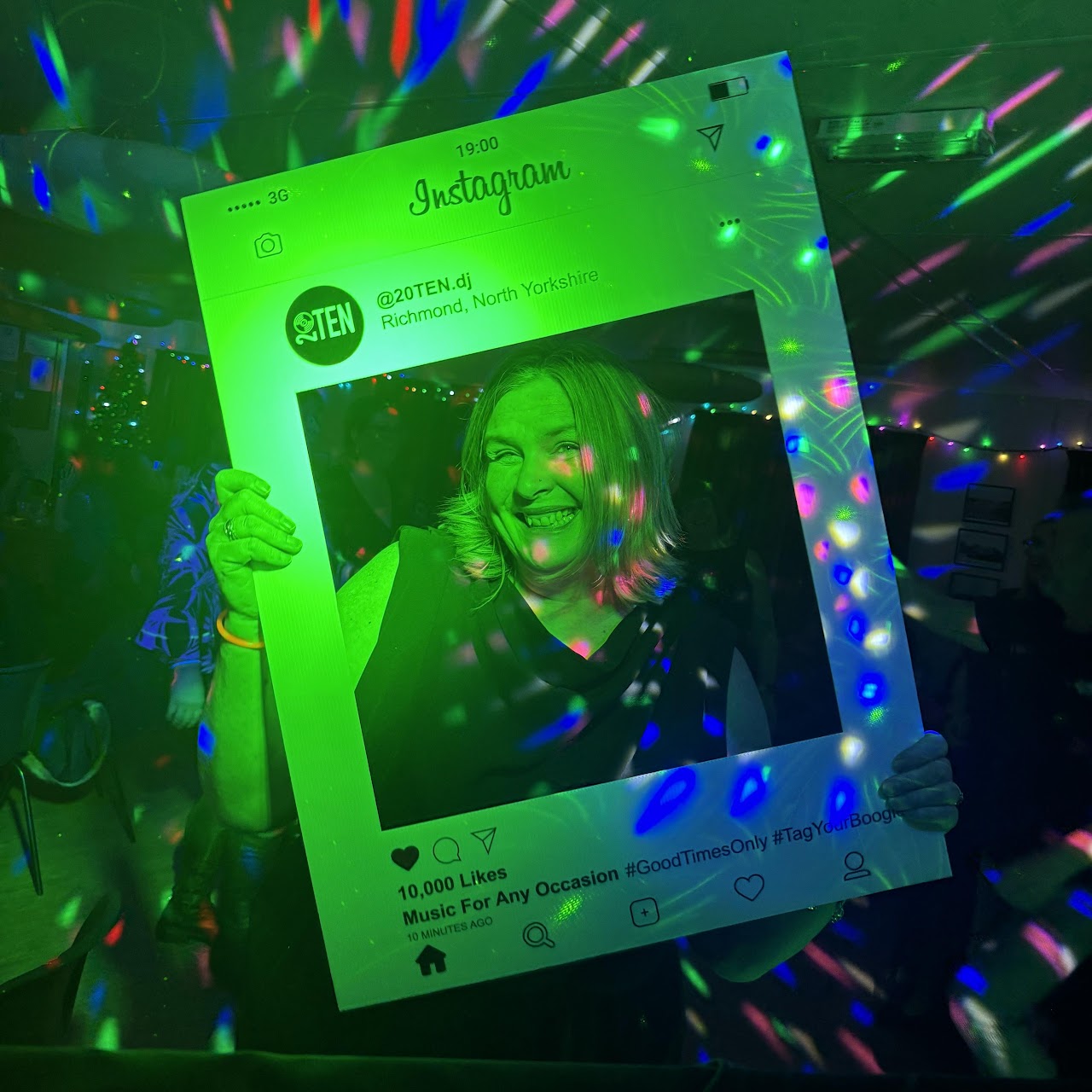 Incredible party atmosphere and dynamic lighting show by professional mobile DJ
