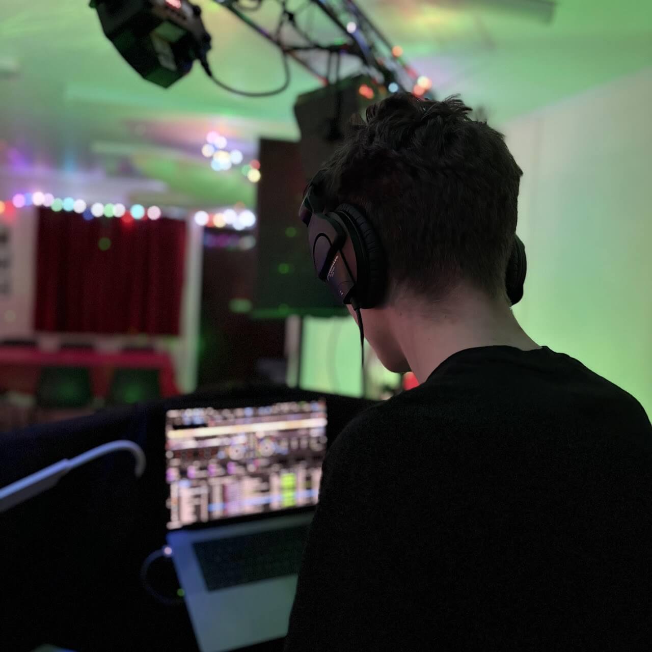 Professional and flexible wedding DJ setup for custom party tracklists